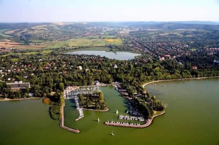 Privát, saját fürdős, erkélyes szoba a Balatonon Kőröshegy Exterior foto